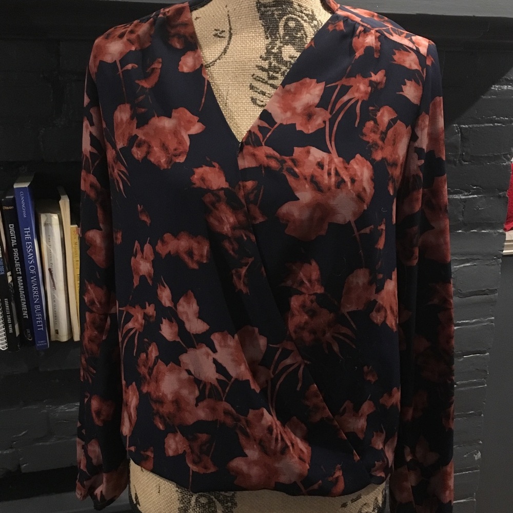 SOLD ❌ Vince Camino XS blouse